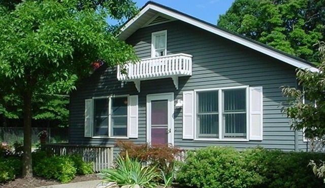 Macatawa Lake Breeze Cottage on State Park and Private Beach at Lk Mac
