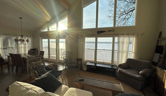 Magician Lakefront - 7 bedrooms, 4.5 baths, screened in porch and coffee bar.