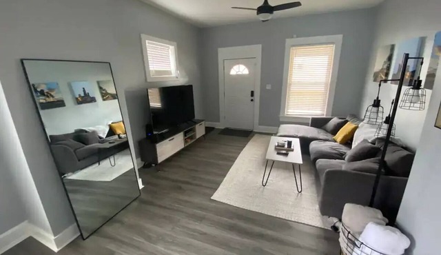 Modern 3 BR Townhouse Downtown Indy