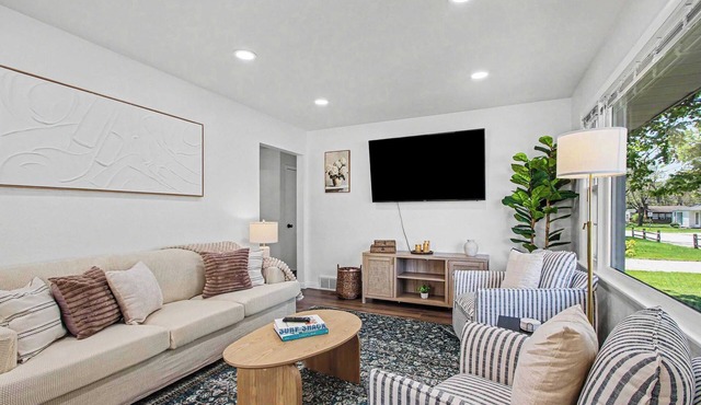 Modern 3BR near Beach, Casino, Outlets, Sleep 8