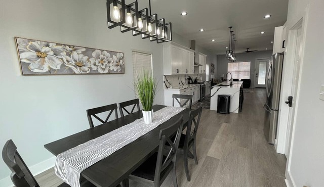 Modern 4BR/5BA Downtown Indpls