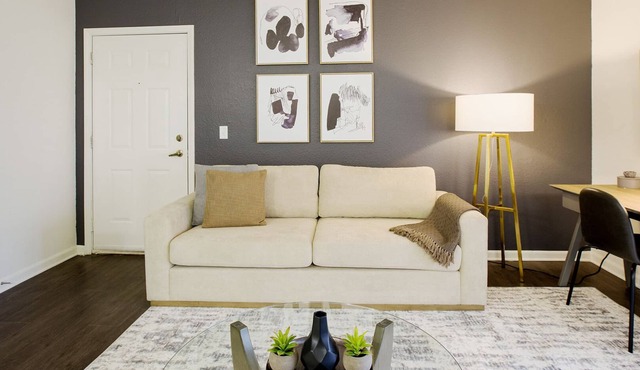 Modern Apartment in Prime Location (ID8356X09)