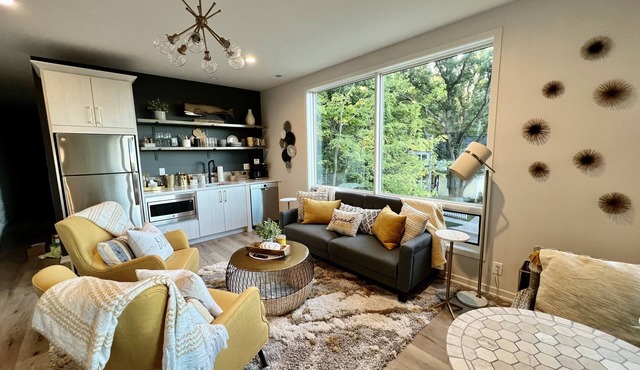 Modern, Chic Adult ONLY Retreat On Hill w/Sunset Views Steps from Downtown