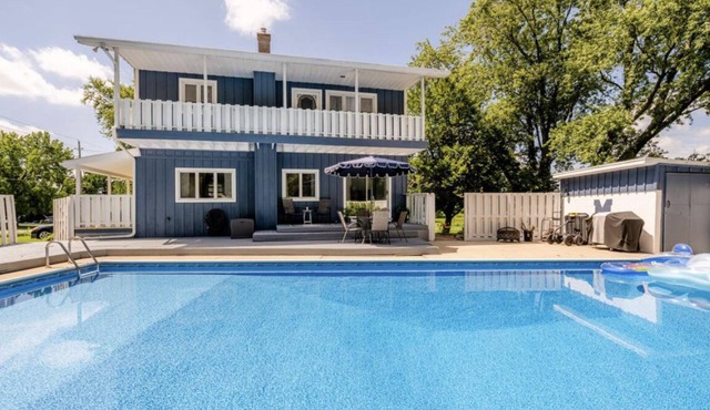 Modern Farmhouse With Large, In-Ground Heated Pool - 15 Mins To St. Joseph