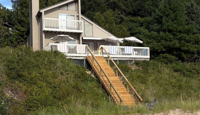 Modern Lake Michigan Cottage with Private Beach on Low Bluff