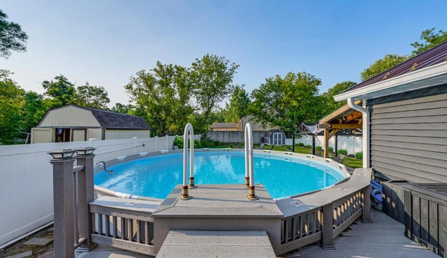 Near Pine Knob, Lakes & Trails! Ortonville Getaway
