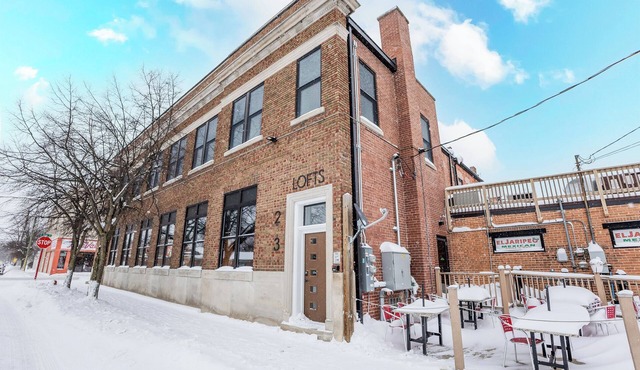 NEW (2024:) Sleeps 12 | Downtown Fennville | Near Saugatuck & Local Beaches