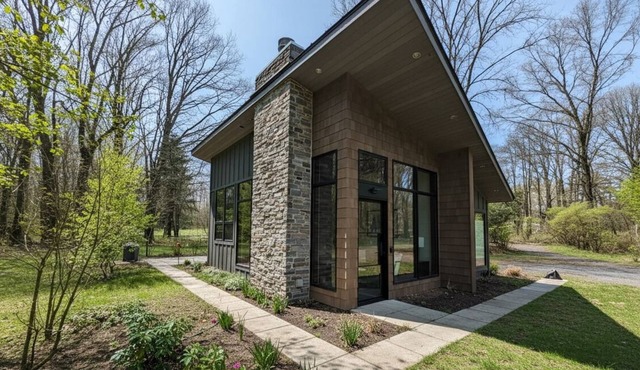 NEW Modern Wooded Guest House, Fireplace, Harbor Country, Close to Cherry Beach