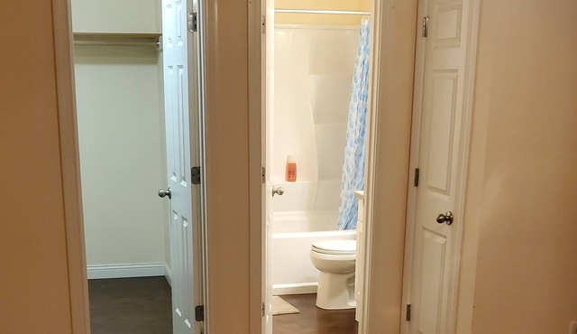 Nice rental unit . Spacious in the rite neighborhood