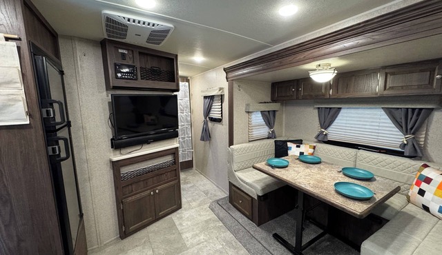 One Grand Place: Cozy RV - Private Waterfront, Relaxing, Amazing Sunsets