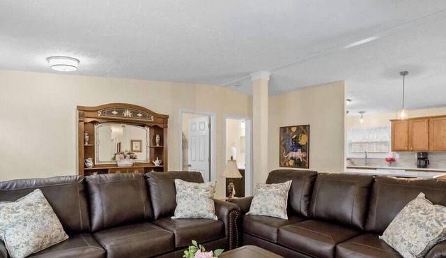 Outdoor Sports & Rec Hideaway w/Hiking & Hot Tub!