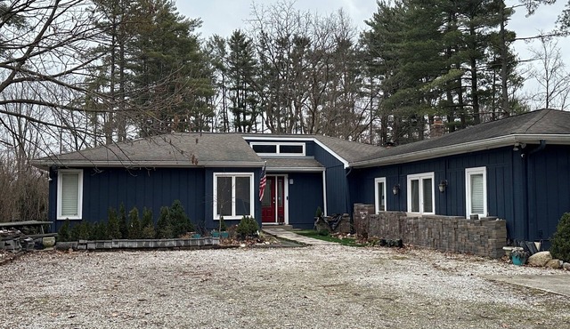 Peaceful 3-bedroom home near Geist Reservoir
