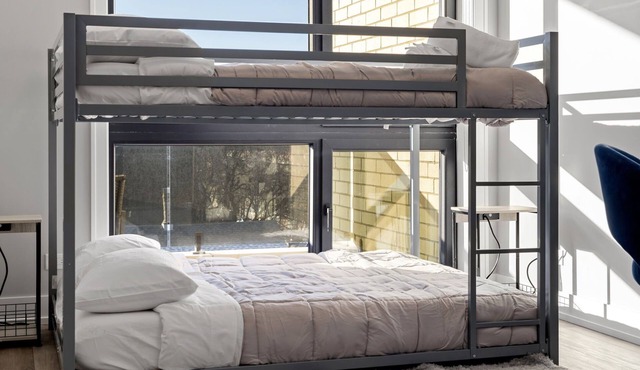 Peaceful New 3bed/3bath Modern Apt w/Balcony