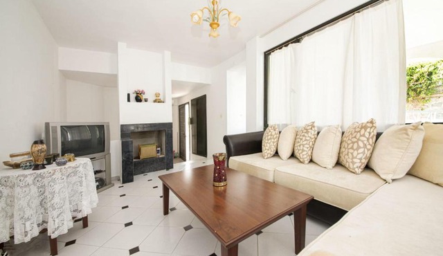 Peaceful Villa with Shared Pool, Balcony, Terrace and Backyard in Bodrum in Karabağ
