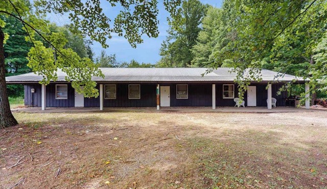 Peaceful wooded escape w/kitchenette, gas grill, WIFI, lakes & trails nearby