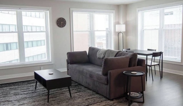 Penthouse 2BR Downtown Indy w/Private Patio