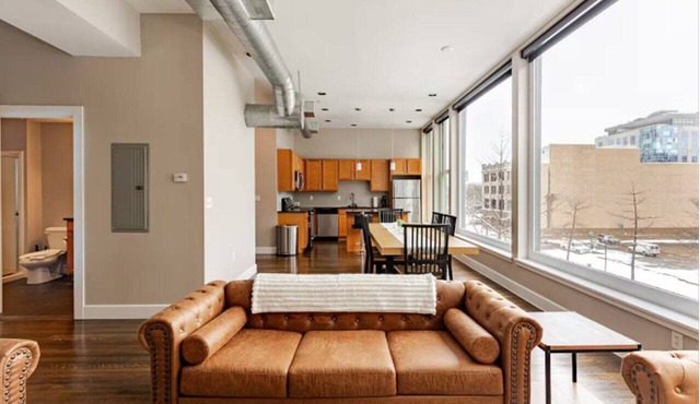 Penthouse Suite Downtown Indianapolis Luxury 1BR Apartment