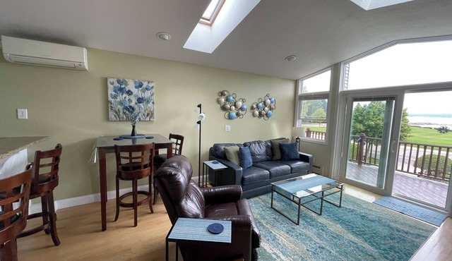 Petoskey Retreat Stunning Bay Views Across from Park/Marina Walk to Town