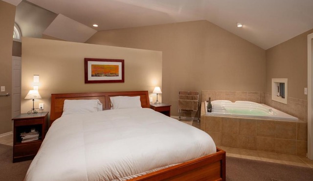 Pigeon Creek Inn - Adults Only
