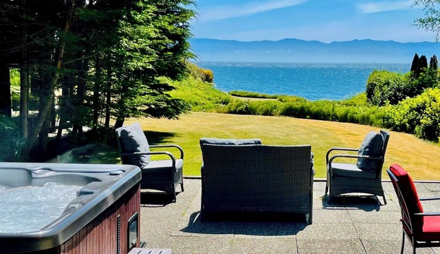 Points West Oceanfront Resort 2 Bed Ocean Point Suite in Sooke