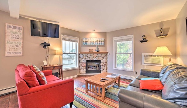Pool + Hot Tub Access! Portage Lake Condo w/Deck