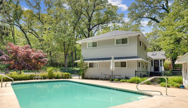 Pool, Hot Tub, Private Beach Access? Absolutely!