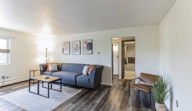 Prime Location! Cozy Stay by U of M
