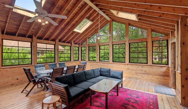 Private pool and hot tub at a 4b/3ba home close to private beach!