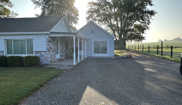 Quiet Country Retreat East of Nappanee — Relax, Recharge, and Unwind