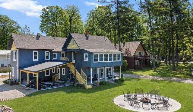 Rare 9BR Luxury Retreat | Hot Tub | Game Room