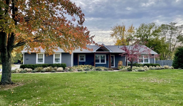 Relaxing family-friendly home in the country just 5 minutes from Grand Park.