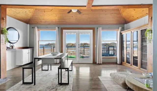 Relaxing Riverfront House Dock Access Sleeps 6