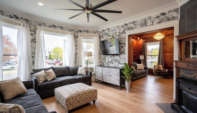 Renovated luxury home in Downtown Grand Haven