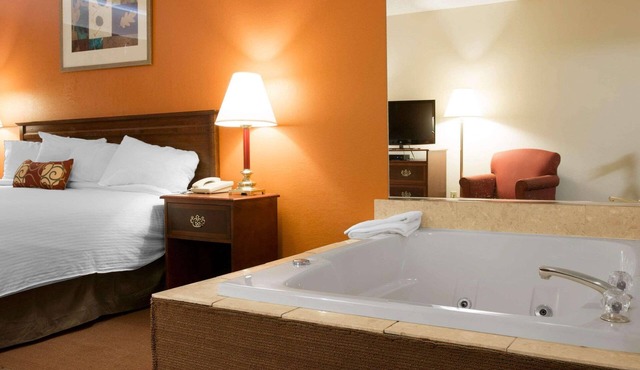 Rodeway Inn Muskegon Airport