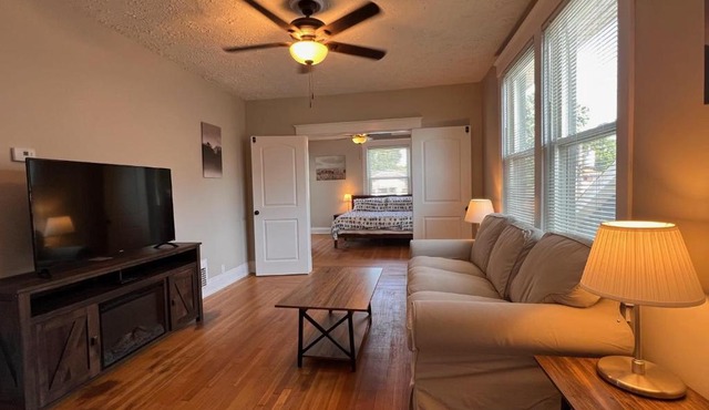 Rolston 2, Two Bedroom near Xavier Downtown