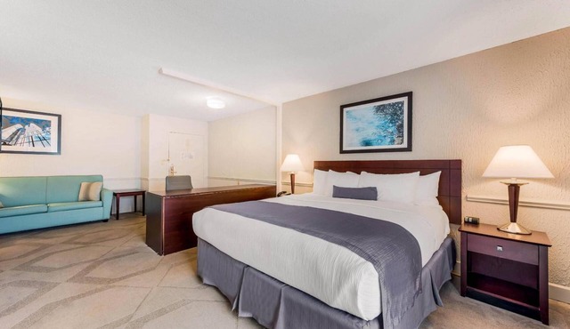 Room Great for Exploring Cincinnati with Complimentary Hot Breakfast in Blue Ash