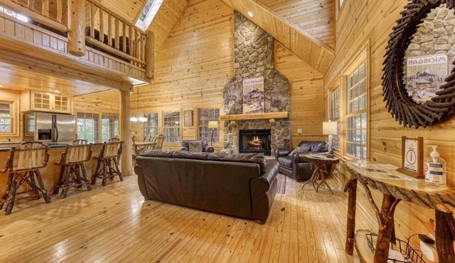 Secluded Kingfisher #18 in Saugatuck: 3BR, 2BA, Hot Tub, sleeps 8.