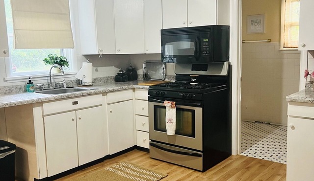 Short Drive to Beaches, Winery's, Casino, and Lighthouse Mall, SLEEPS 12