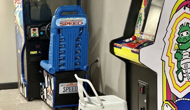 Sidelines @ Grand Park Game Room, Outdoor Basketball Court Sleeps 13+
