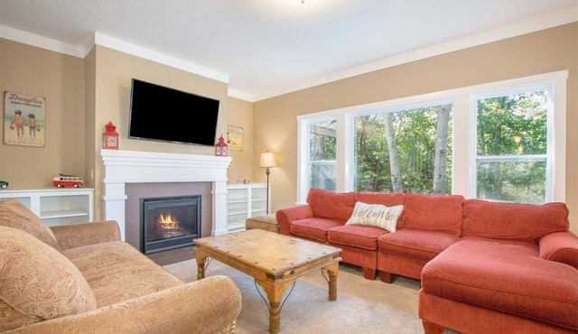 Silverberry Acres: Spacious Wooded Retreat w/Hot Tub and Fire Pit, Pet-Friendly