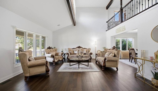 Sleeps 17 Free Parking Spacious 5BR Chicago
