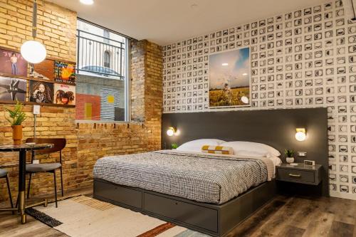 Spacious 2 King Suites - The Finnley Hotel