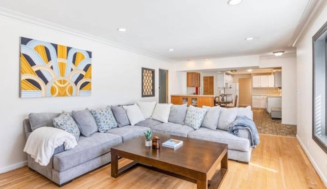 Spacious 3 BR Modern Home in Grosse Pointe Park