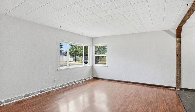 Spacious 3-bedroom apartment with AC in gorgeous Hammond