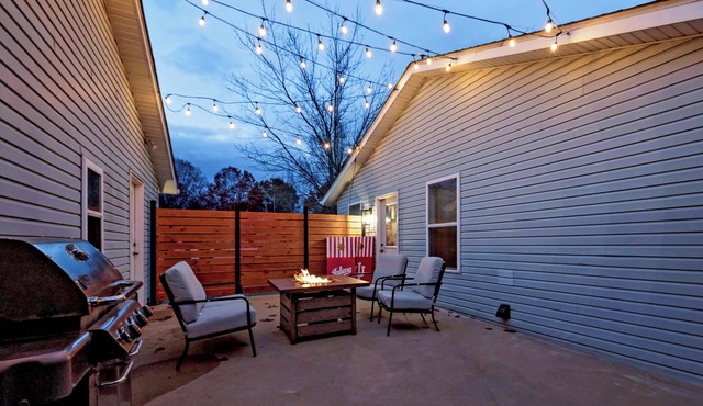 Spacious 3bd Home~10min IU Baseball~2 K Beds~Huge Kitchen~Fire Pit+Ping Pong
