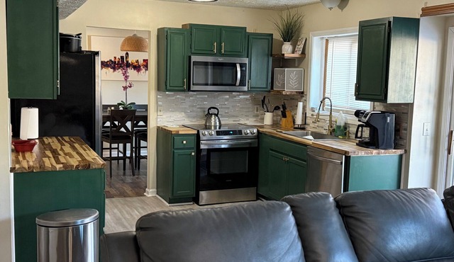 Spacious 4-bedroom house with WiFi, AC in brilliant Indianapolis