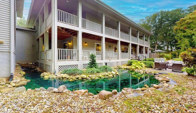 Spacious home with game room, hot tub, fireplace, fast WiFi & home theater