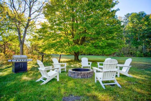 Stargazer Meadows with Firepit BBQ & Ideal Location - Family Friendly