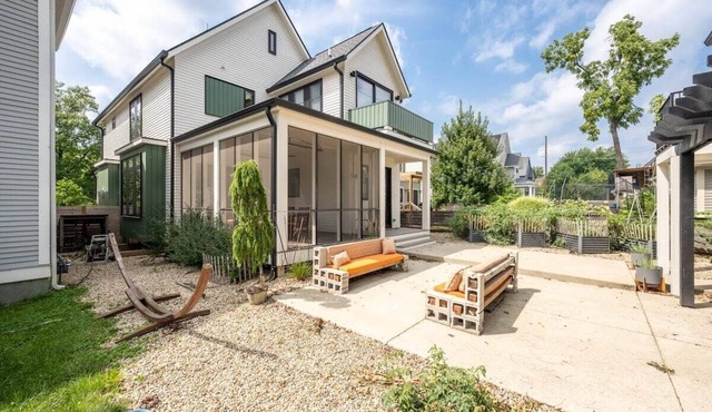 Stunning and Spacious Home, Downtown Indy