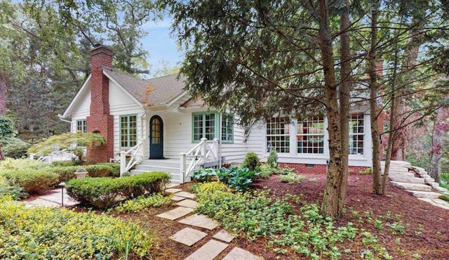 Stunning Harbor County Home w/Hot tub, Large yard, Near Beaches & Town.